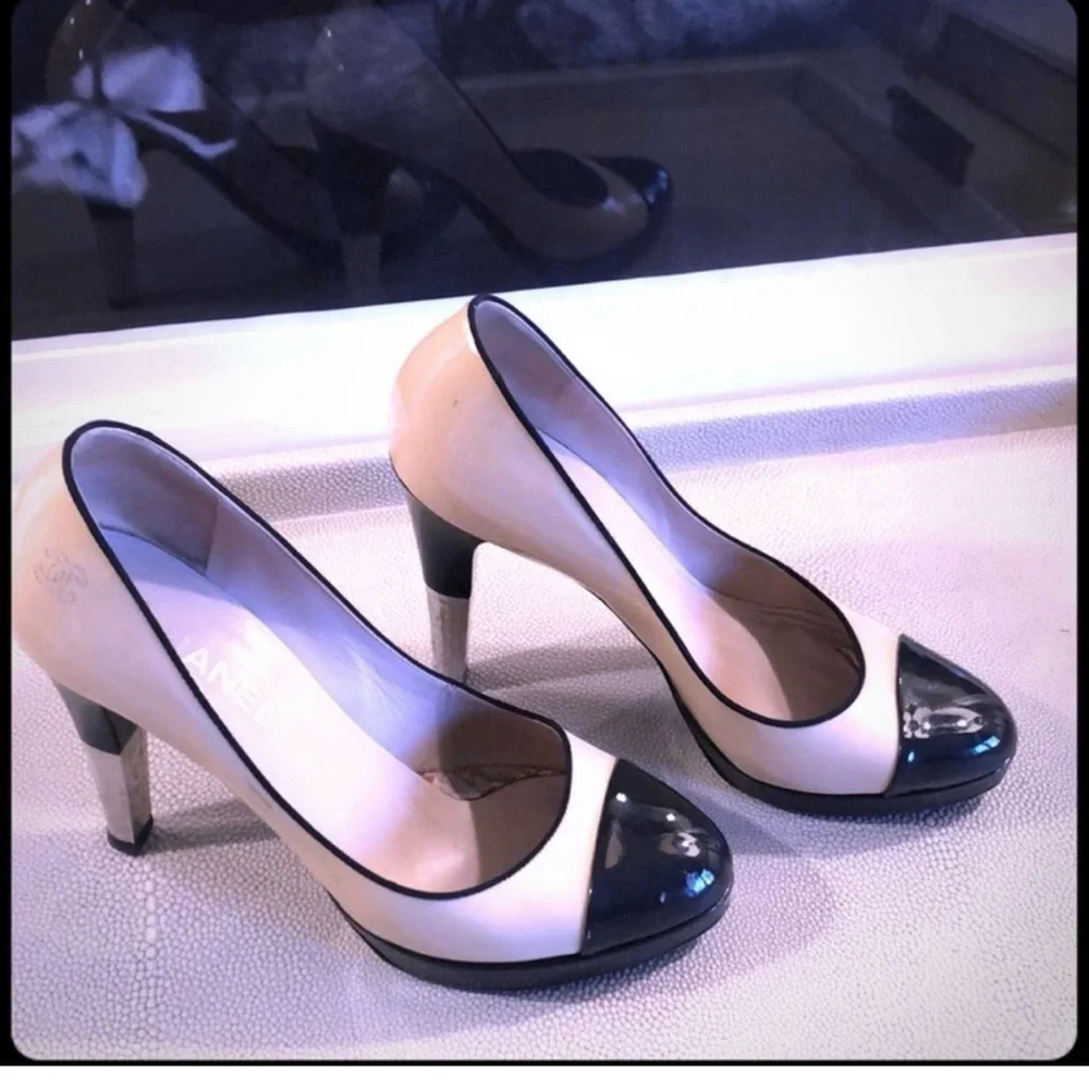 CHANEL Two-Tone Black and Cream Heels - Picture 2 of 5